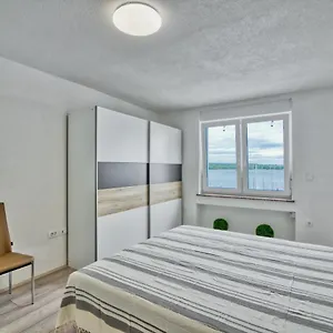 https://apartman-neira-with-sea-view.pula-hotels.org