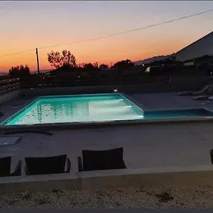 Niko Apartment